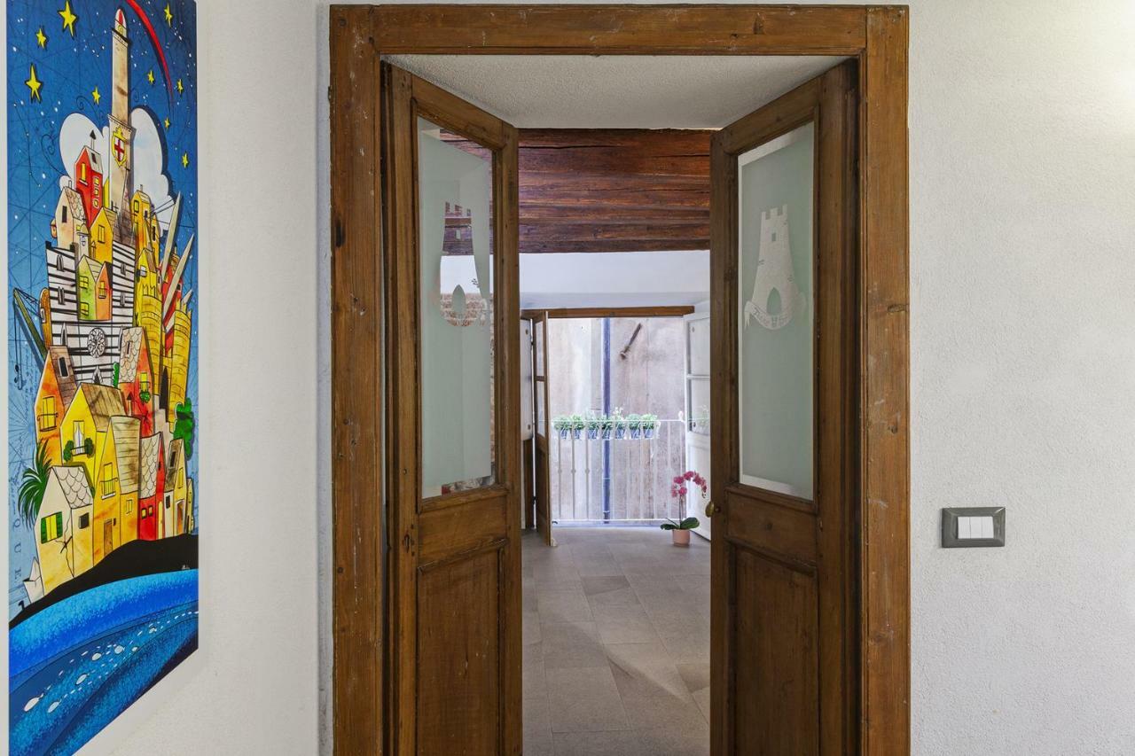 Wood And Stone Apartment In The Historical Center Genua Exteriör bild