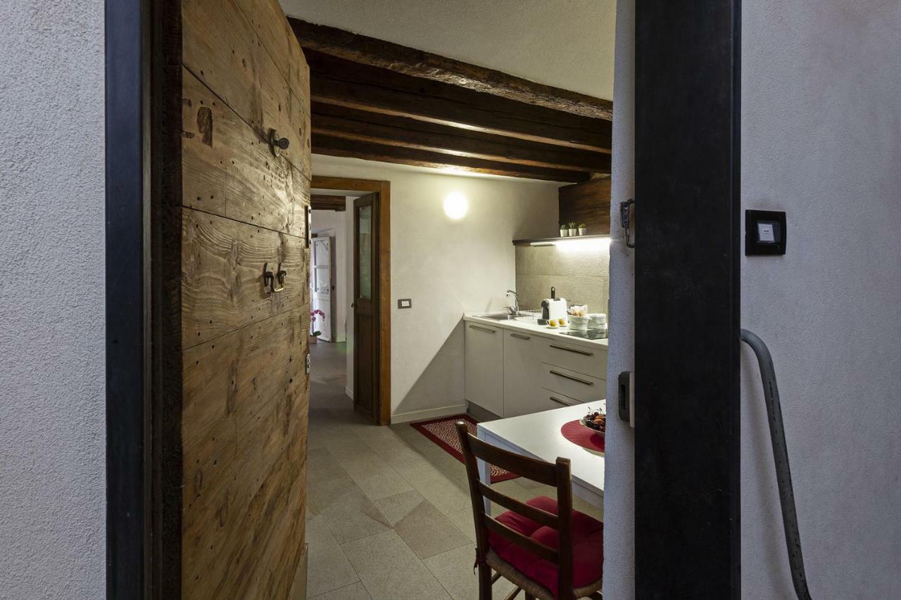 Wood And Stone Apartment In The Historical Center Genua Exteriör bild